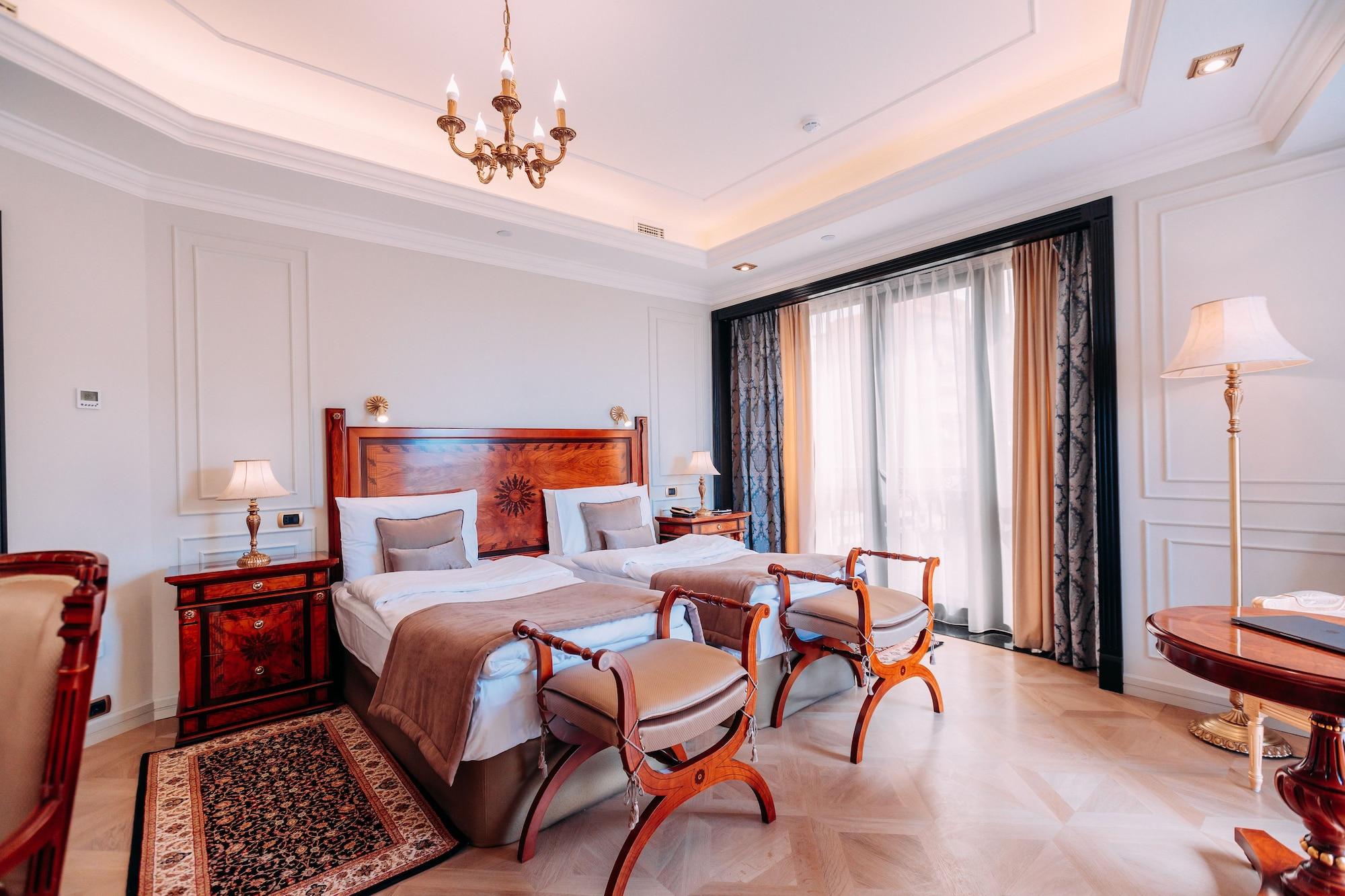 Golden Palace Hotel 예레반 외부 사진