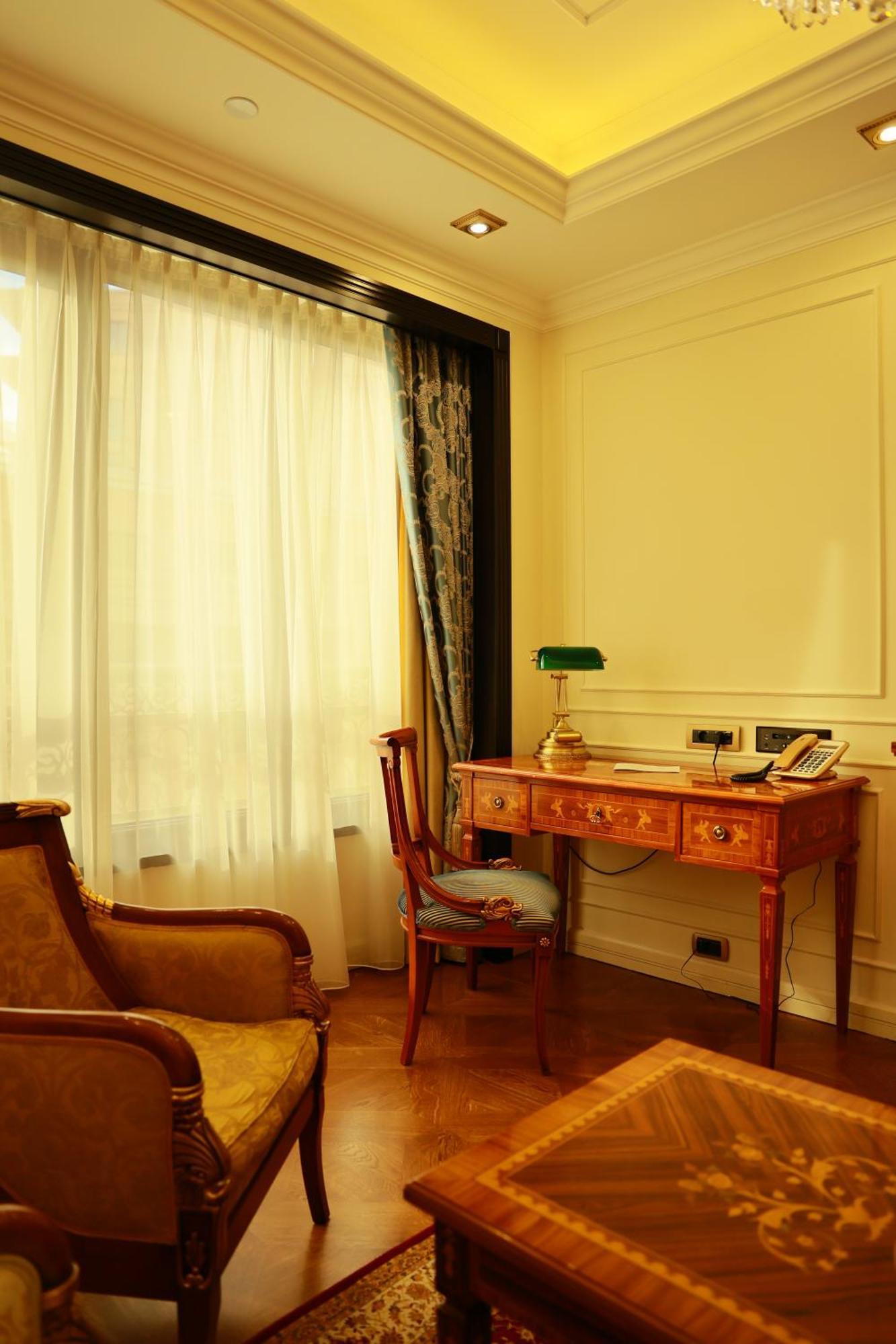 Golden Palace Hotel 예레반 외부 사진