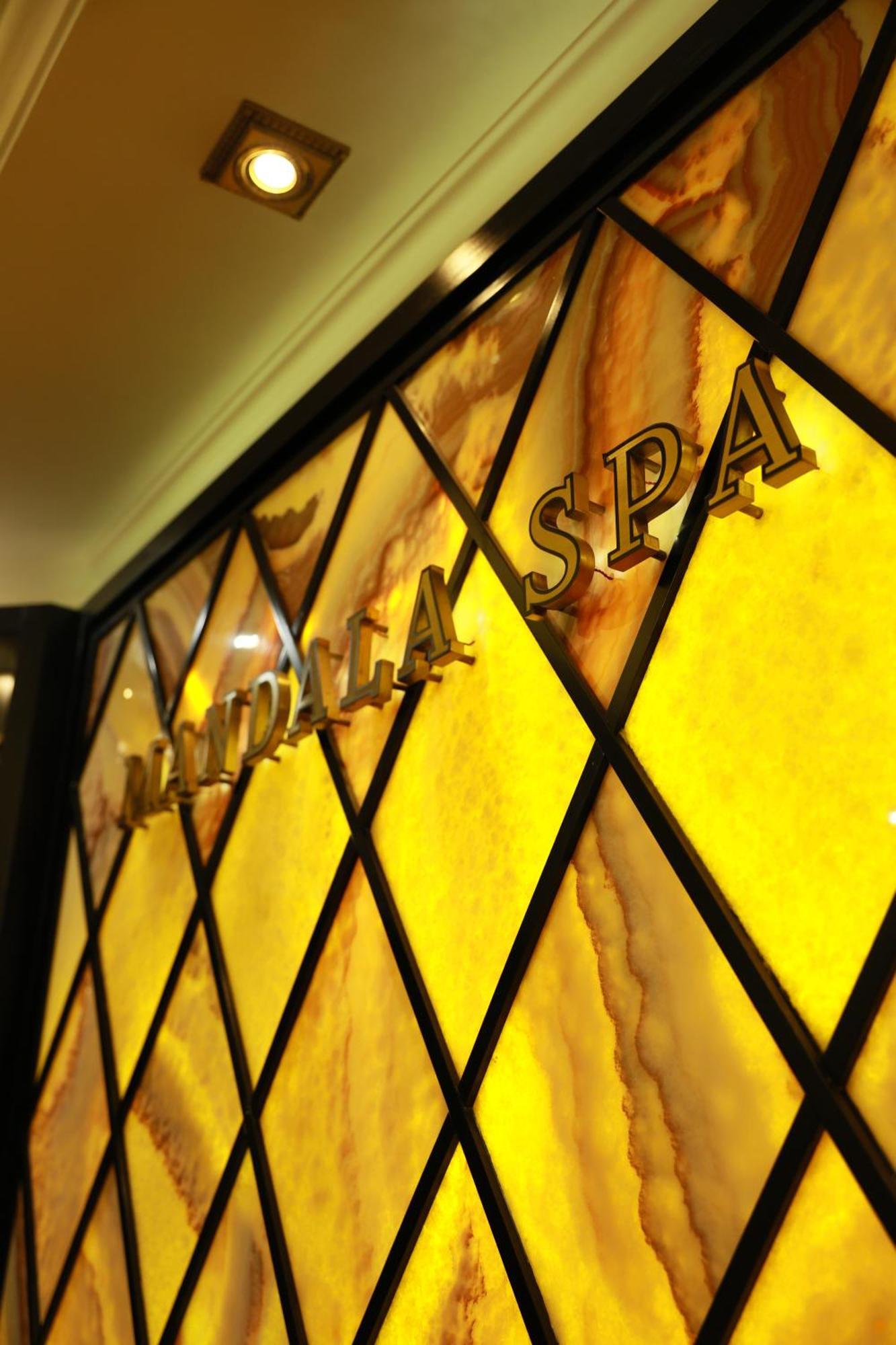 Golden Palace Hotel 예레반 외부 사진