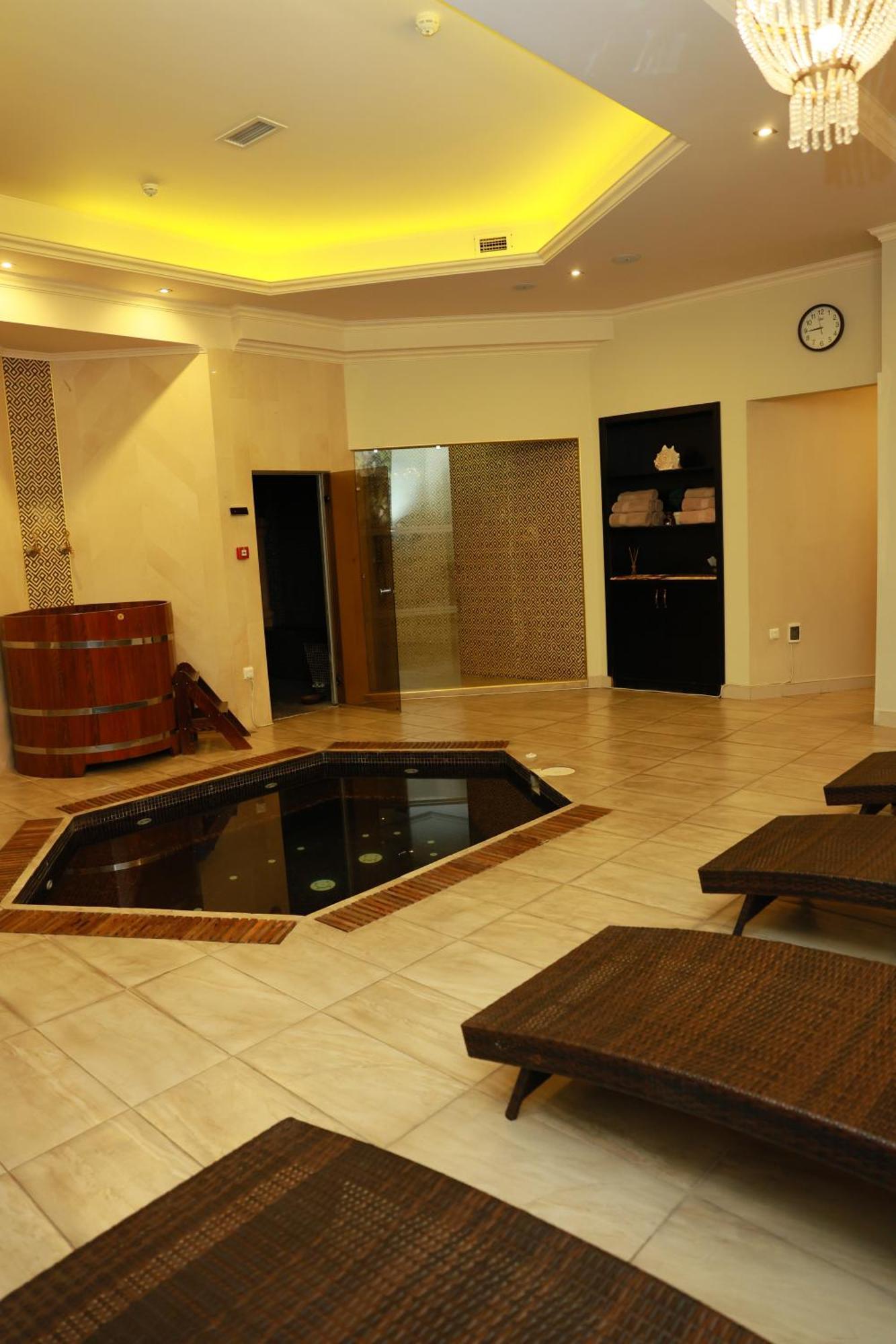 Golden Palace Hotel 예레반 외부 사진