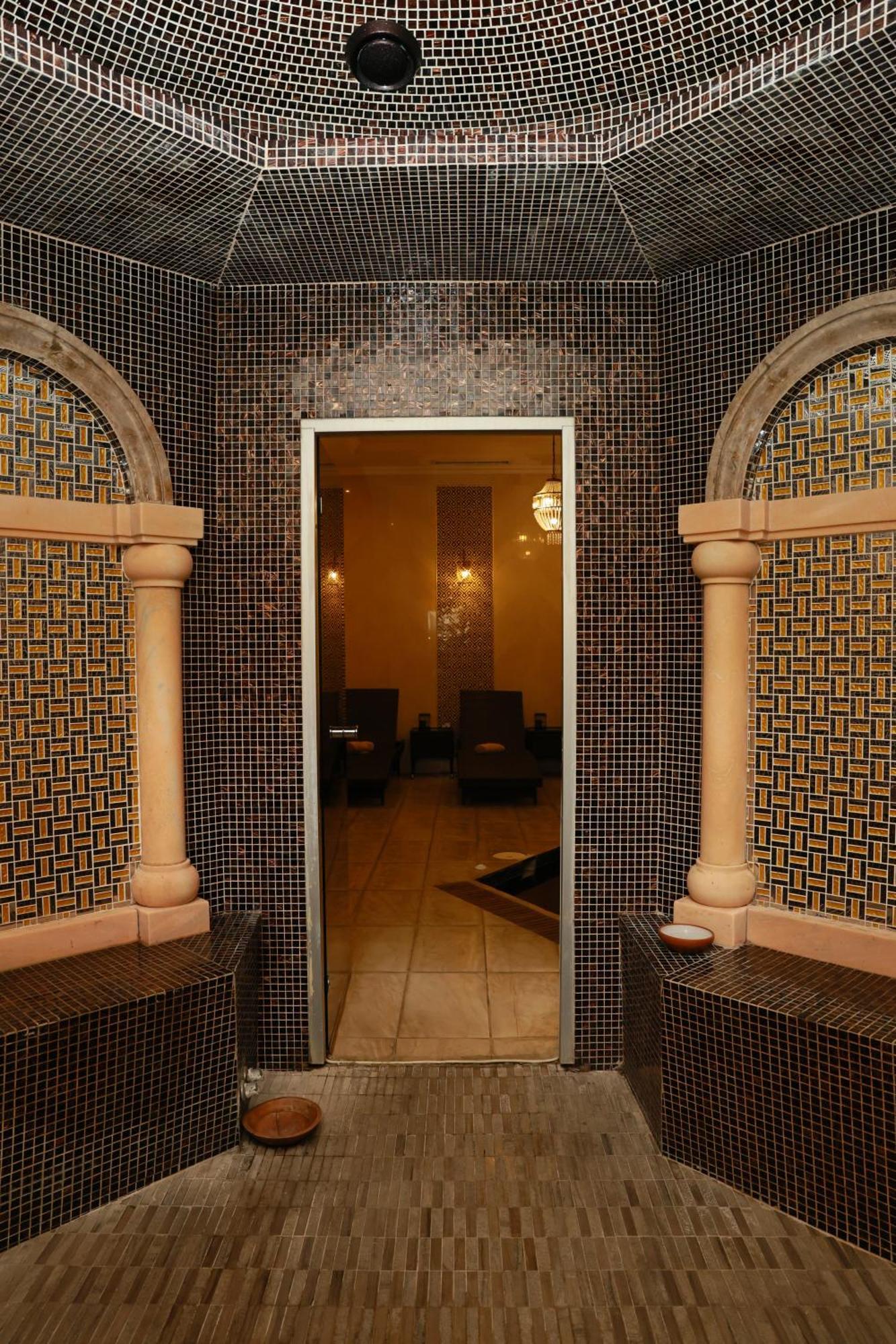 Golden Palace Hotel 예레반 외부 사진
