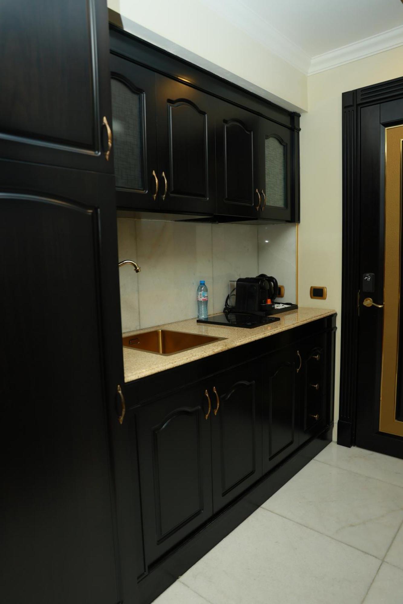 Golden Palace Hotel 예레반 외부 사진