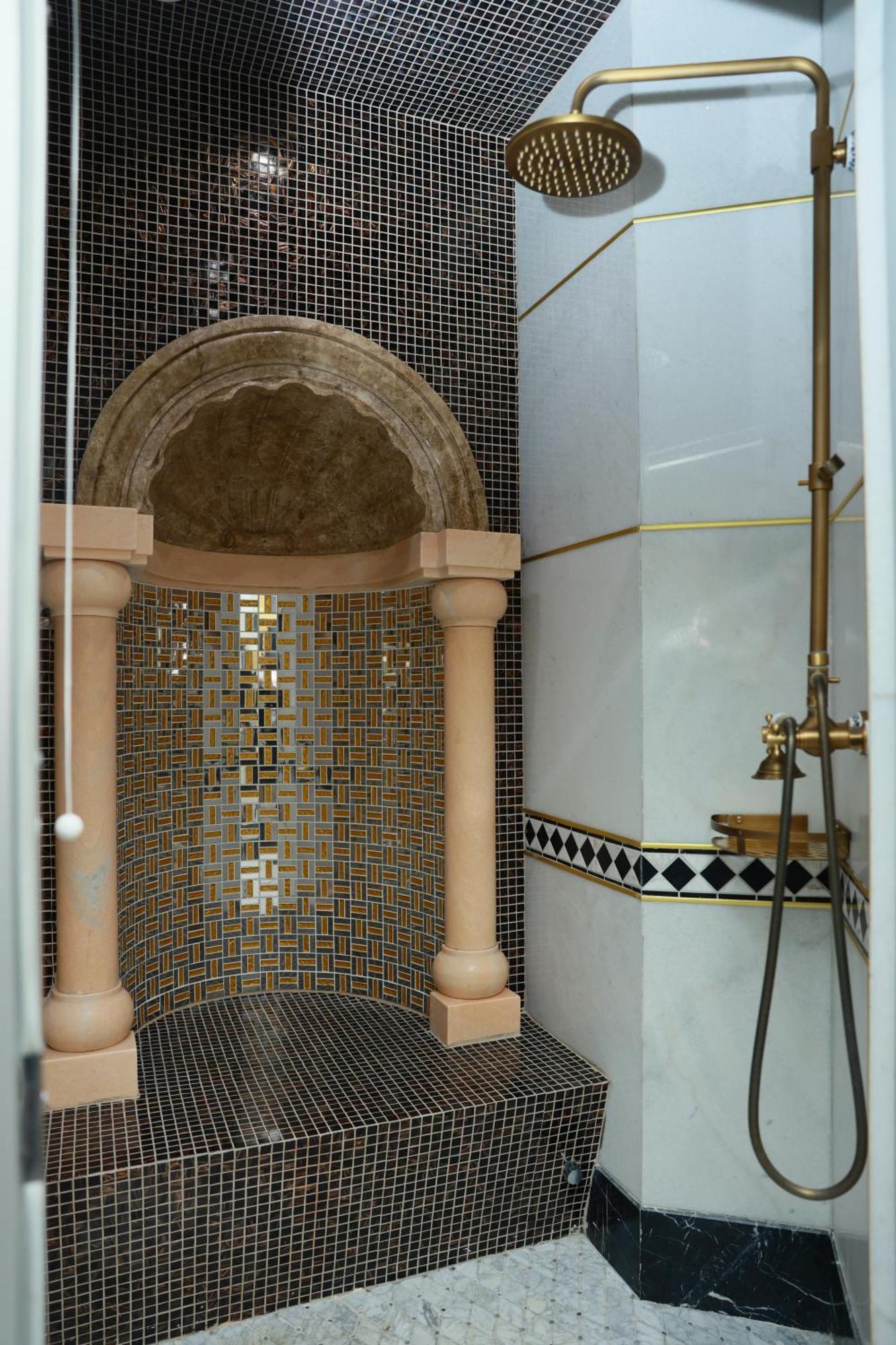 Golden Palace Hotel 예레반 외부 사진