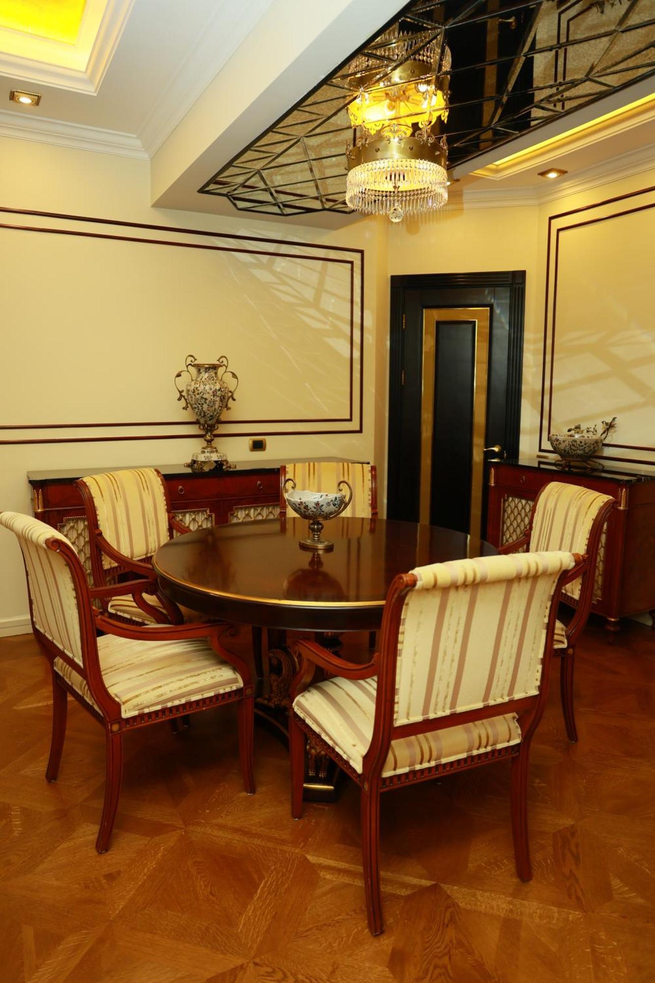 Golden Palace Hotel 예레반 외부 사진