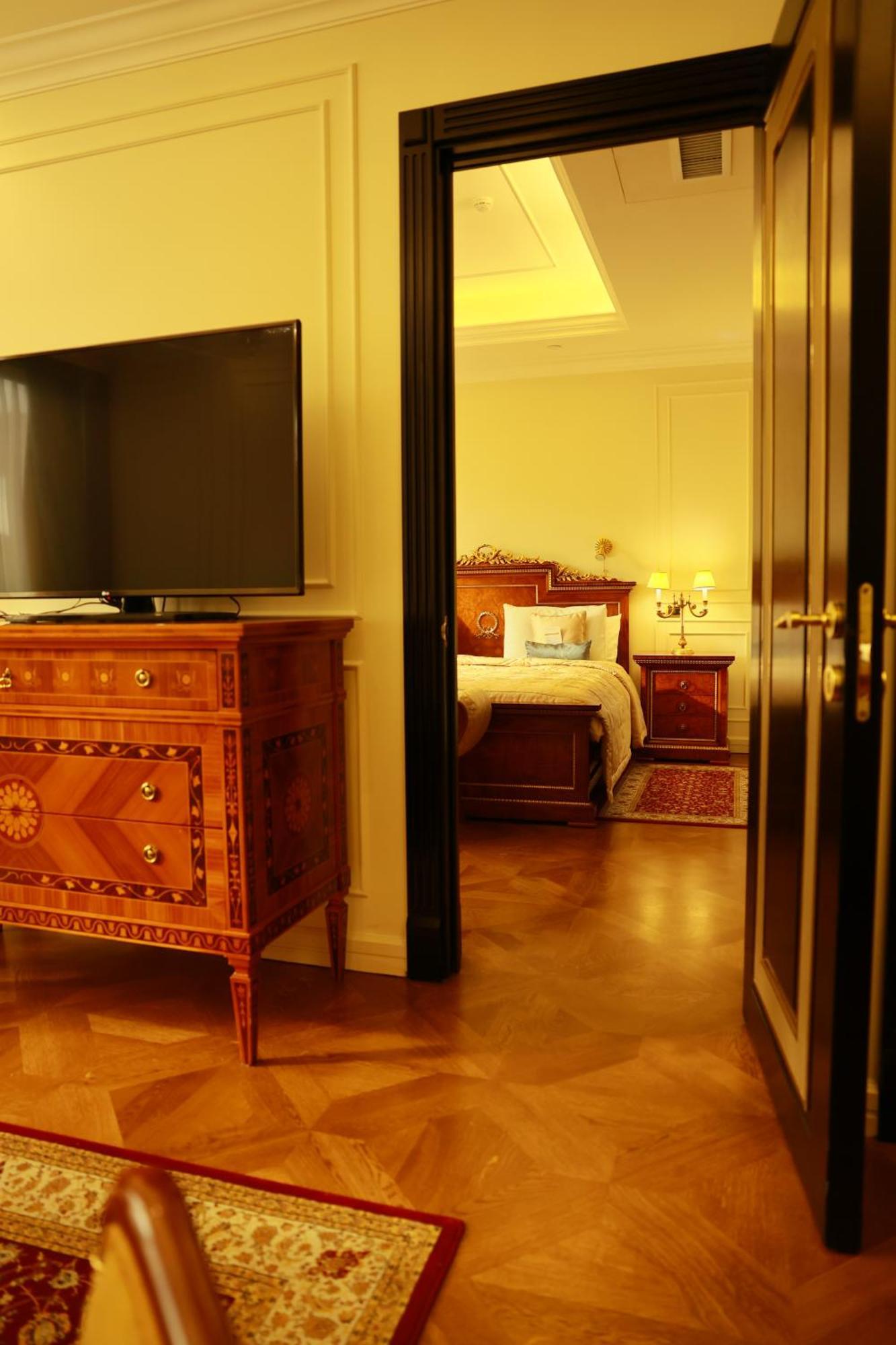 Golden Palace Hotel 예레반 외부 사진