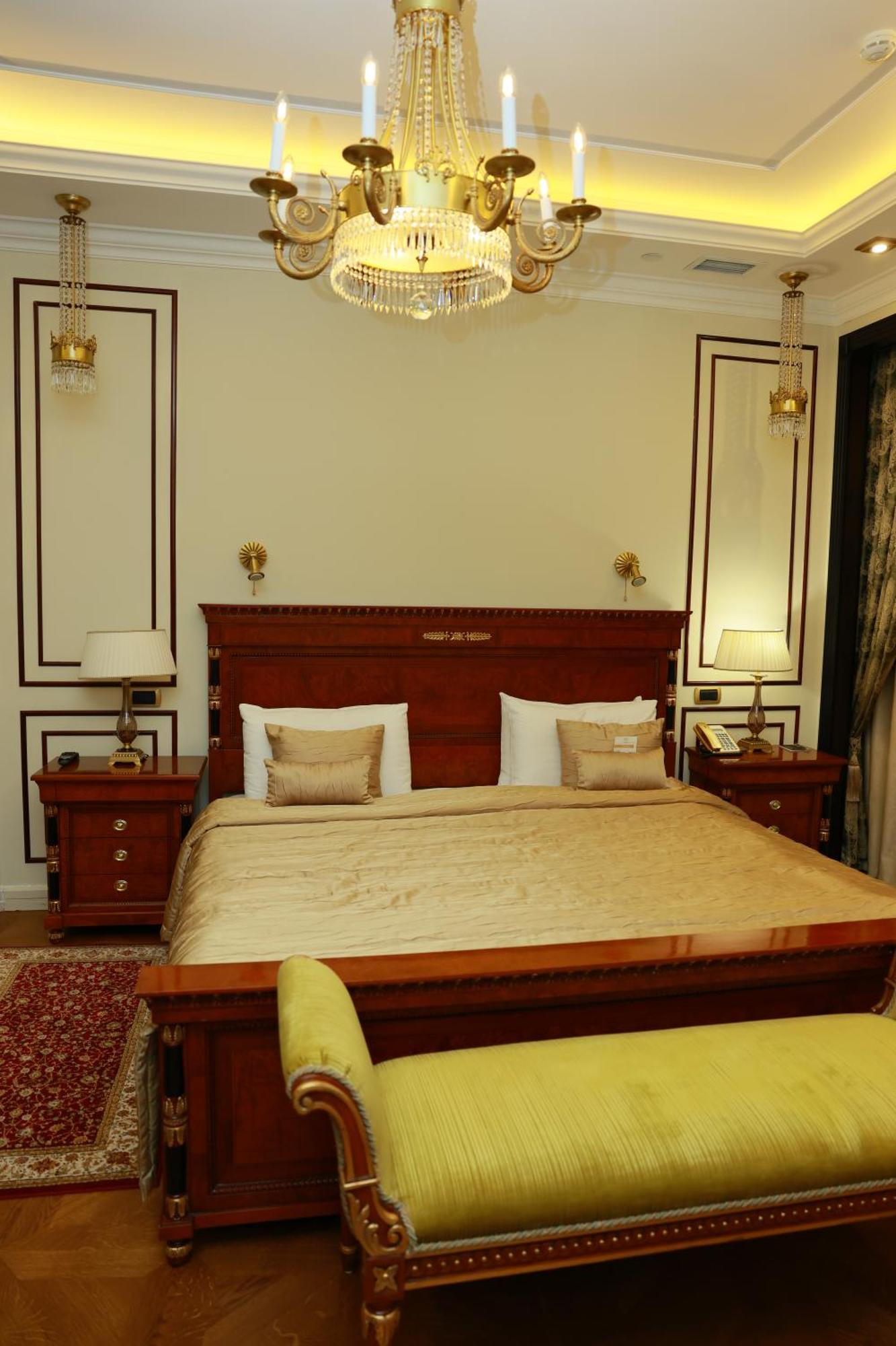 Golden Palace Hotel 예레반 외부 사진