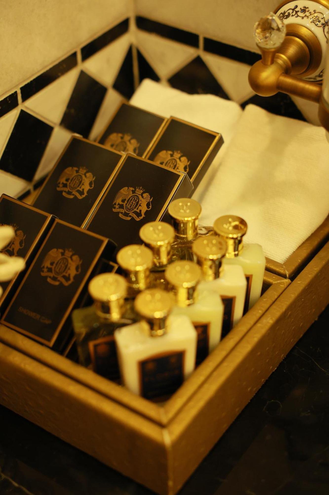 Golden Palace Hotel 예레반 외부 사진