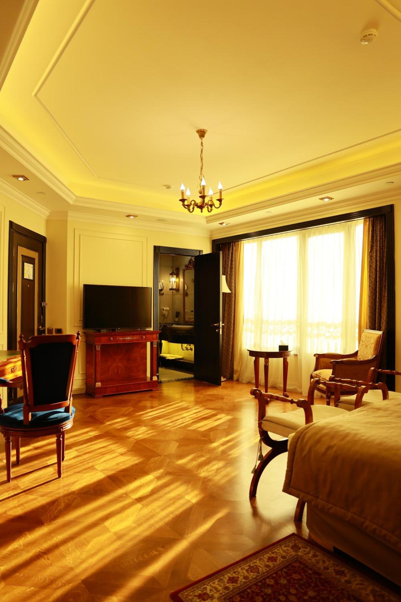 Golden Palace Hotel 예레반 외부 사진