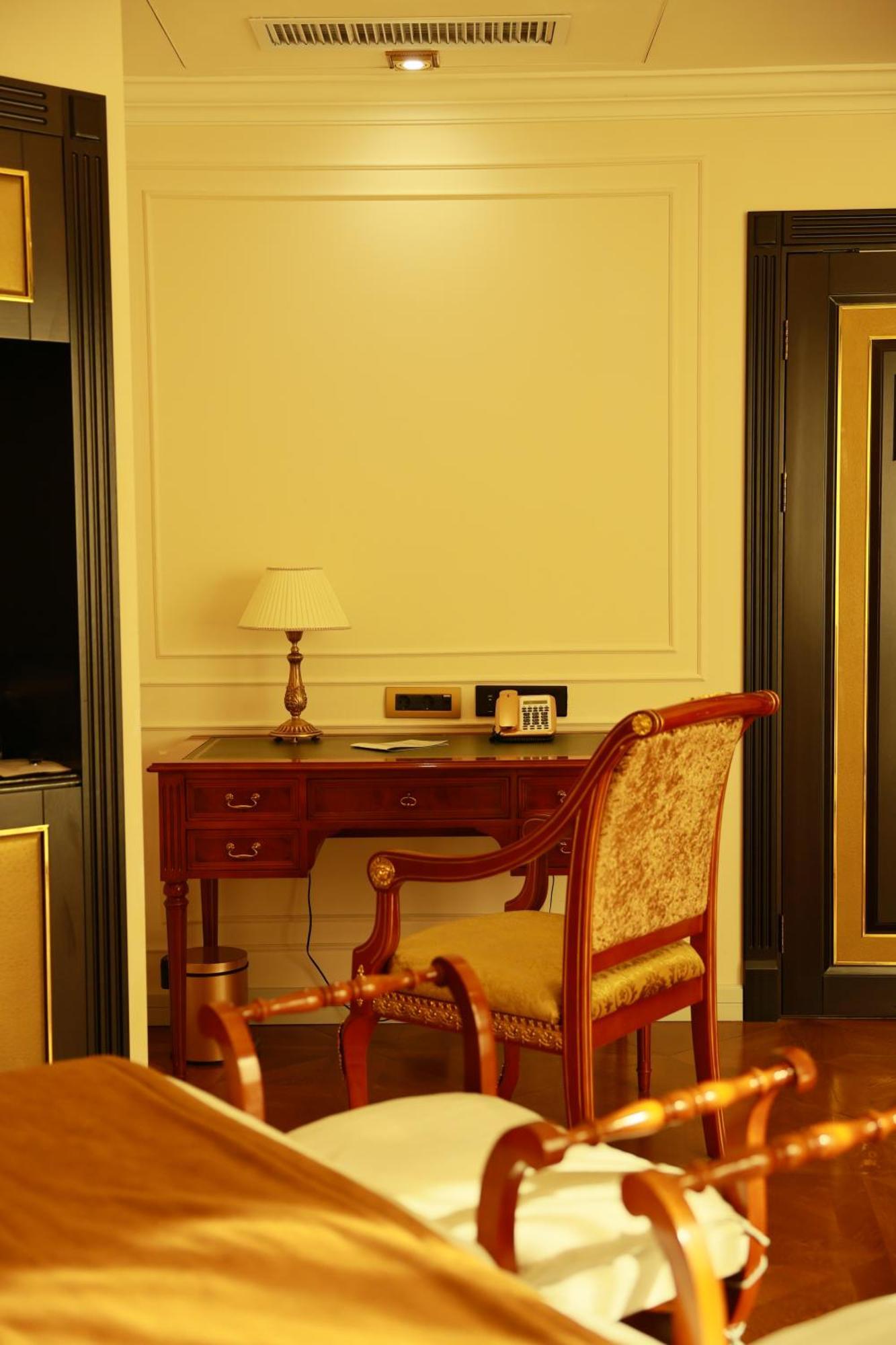 Golden Palace Hotel 예레반 외부 사진