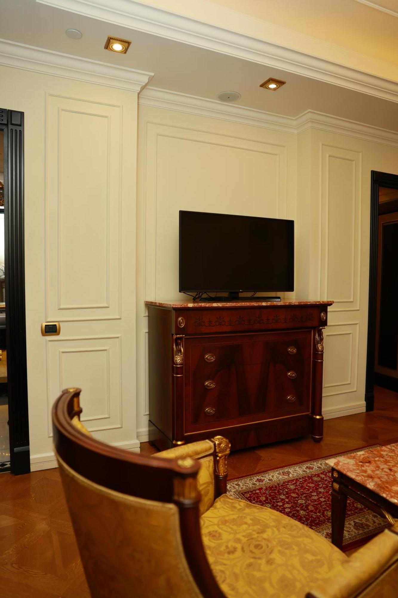 Golden Palace Hotel 예레반 외부 사진