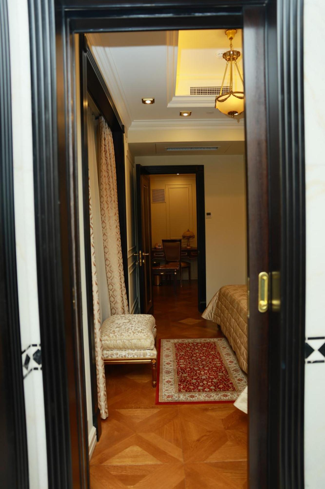 Golden Palace Hotel 예레반 외부 사진