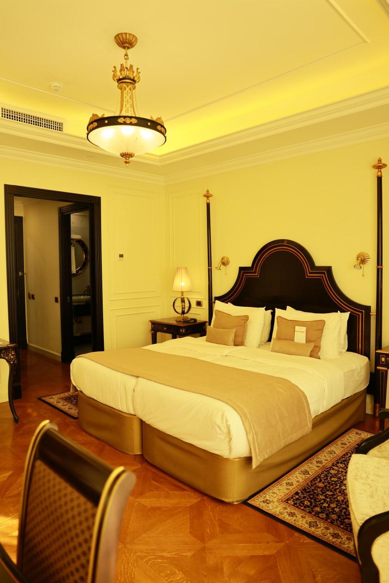 Golden Palace Hotel 예레반 외부 사진