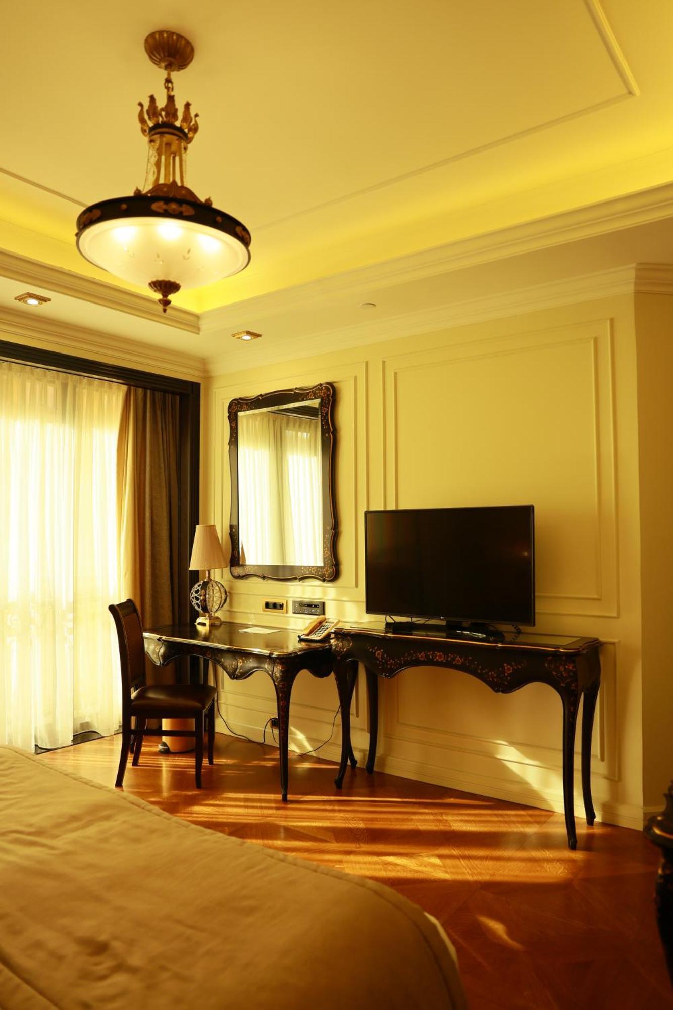 Golden Palace Hotel 예레반 외부 사진