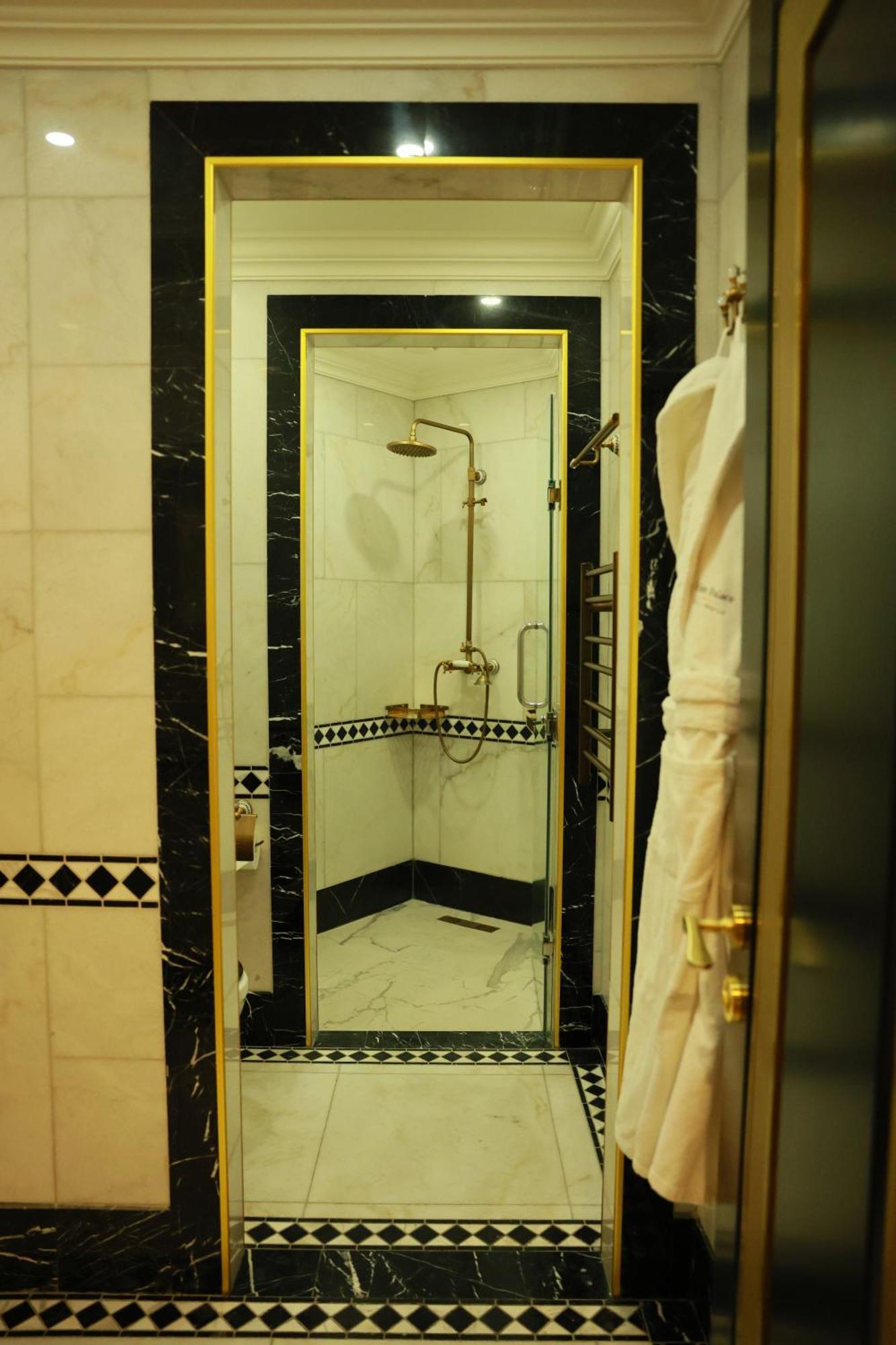 Golden Palace Hotel 예레반 외부 사진